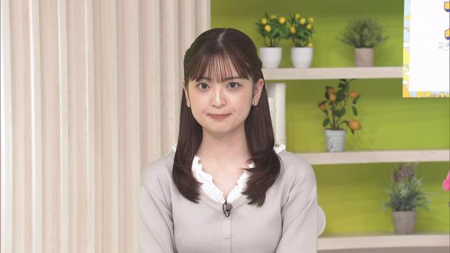 瀧口麻衣アナ　ニットで胸元強調！！
