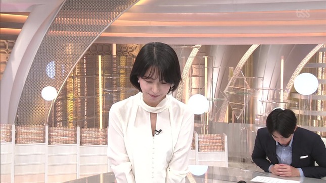 海老原優香アナ　セクシーなお尻と胸元！！