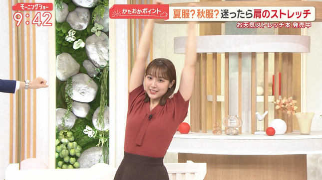 松岡朱里アナ　ニットでストレッチ！！