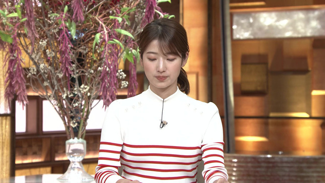 安藤萌々アナ　セクシーニットの胸元！！【GIF動画あり】