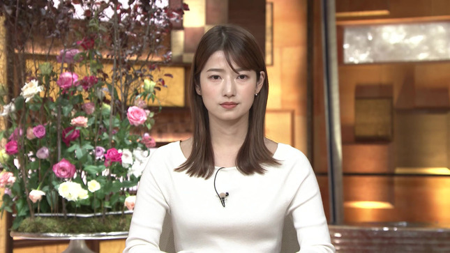 安藤萌々アナ　ニットで胸元を強調！！【GIF動画あり】