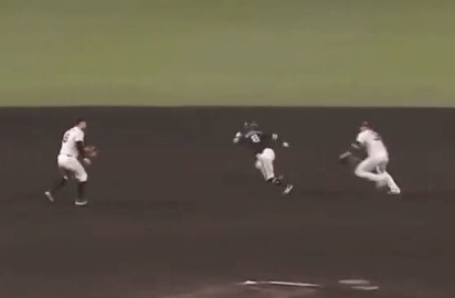 【5回表】無死2塁のピンチも相手の走塁ミスで変則的ダブルプレー!!!ピンチを切り抜けるwwww
