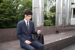 (ヽ´ん`)「現代人は労働によって健康を失い、労働によって得た金で失った健康を取り戻そうとする」