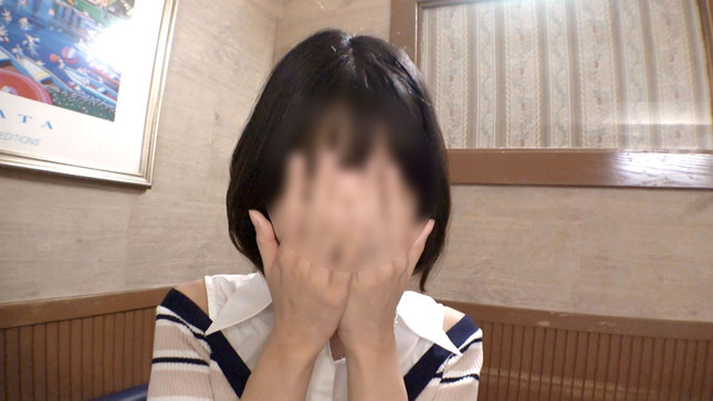 【結婚3年目の人妻】ショートヘアーで色白スレンダーなのに尻は大きい若奥様！！