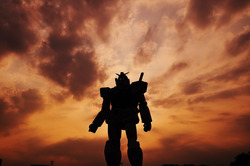【画像】とんでもない肩幅ガンダム女子、発見される