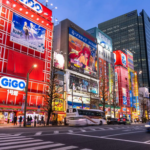 オタクの聖地・秋葉原さん。中華ソシャゲ大人気の影響でもはや中国の街にw