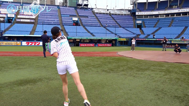 中川安奈アナ　始球式で激しく食い込む短パンのお尻！！