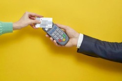 飲食店「スマホでQRコードから注文してください」僕「じゃあスマホのバッテリー代払ってね！」