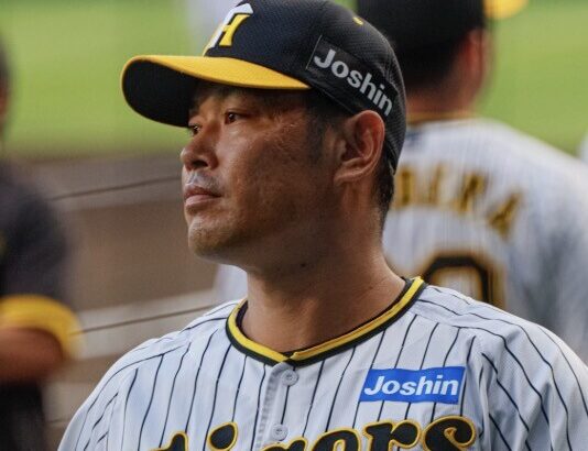 引退を表明してる原口文仁、9回表にキャッチャーとして守備位置に！！！ただし岩貞四球