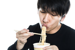 【画像】昭和のカップラーメン、現代より高性能ｗｗｗｗｗｗｗｗｗｗｗｗｗｗｗｗ