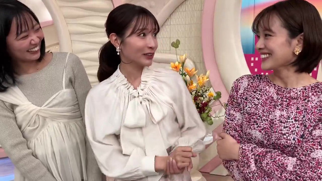 河出奈都美アナ　寄せた巨乳とセクシーな腰回り！！【GIF動画あり】