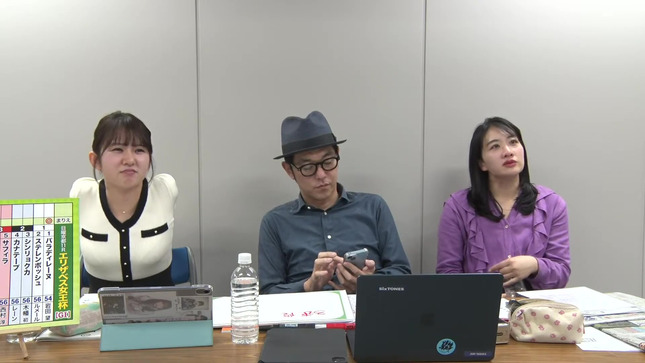 冨田有紀アナ　激しく突き出したニットの胸元が透ける！！【GIF動画あり】