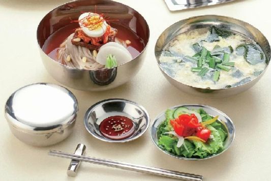 韓国料理て味よりも器（アルマイトの皿にステンの箸）が無理