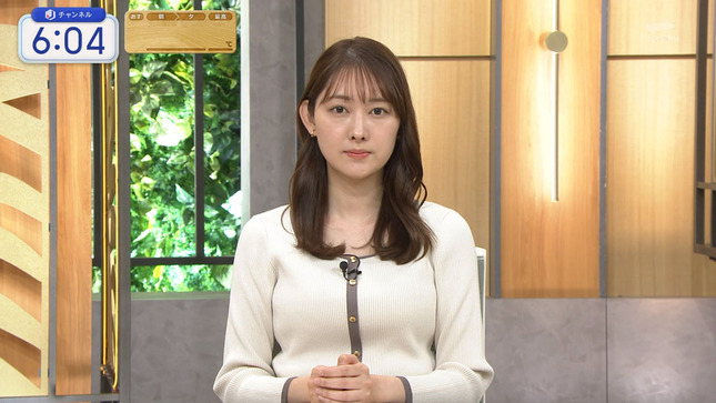 森山みなみアナ　ニットで胸元強調！！【GIF動画あり】