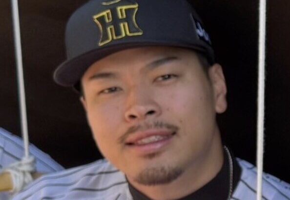 【悲報】口髭を生やした佐藤輝明さん、小谷野っぽい