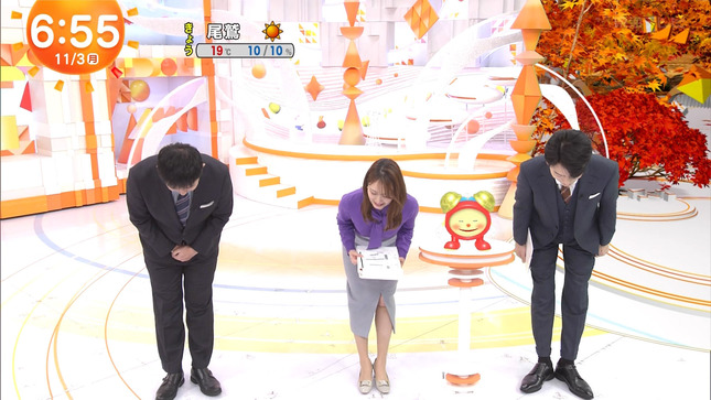 井上清華アナ　膝下ストッキングがチラ見え！！