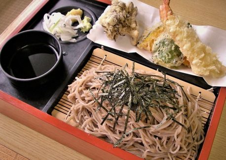 うどん vs. そば　さあどっち？？