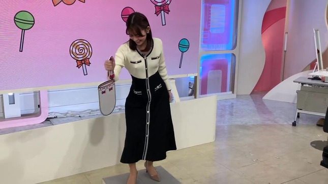 田﨑さくらアナ　激しく浮き出る胸のポッチ！！【GIF動画あり】