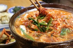 鍋とかいう高コスパ抵カロリーかつ美味くて満足感高い最強料理ｗｗｗｗｗｗｗｗｗｗｗｗ