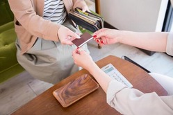 【悲報】女さん驚愕「財布を出したら本当に払わされた」