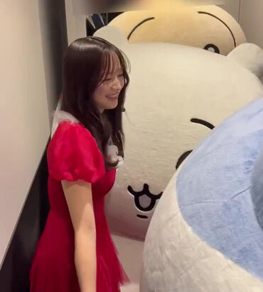 森香澄アナ　「ちいかわ」イベントで横乳くっきり！！【GIF動画あり】