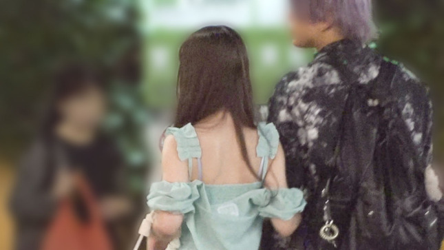 【新シリーズ】女の子に酒場で見つけた男を逆ナンパさせる！！