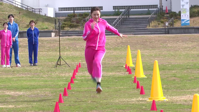 吉岡恵麻アナと竹俣紅アナ　全力疾走で激しく胸が揺れる、お尻もくっきり！！【GIF動画あり】