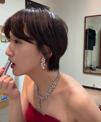 東留伽アナ　セクシー過ぎるノースリーブ！！【GIF動画あり】