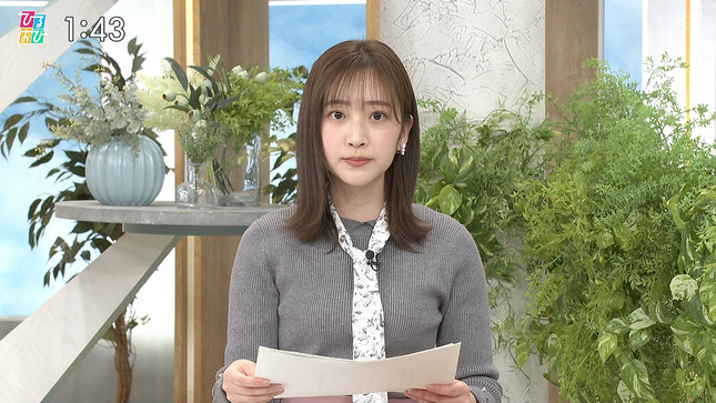 南後杏子アナ　ニットで胸元強調！！【GIF動画あり】