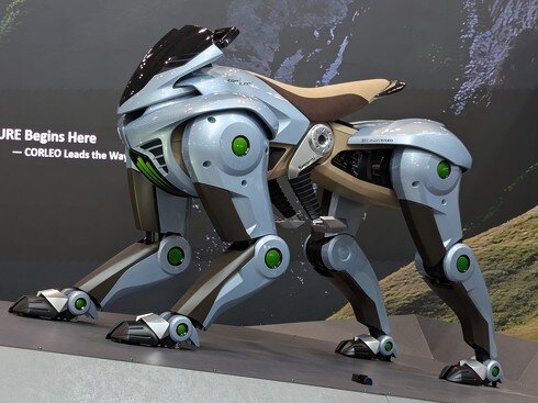 【衝撃】人が乗れる四足歩行ロボ「CORLEO」、2035年に製品化へ　川崎重工