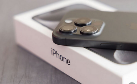 【スマホ】なぜ日本人は「10万円超え」でもiPhoneが大好きなのか…世界で圧倒的シェアを誇るAndroidとの決定的な差