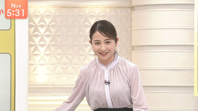 日比麻音子アナ　透けた衣装で胸元強調！！【GIF動画あり】