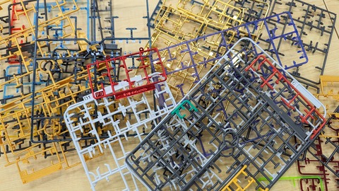 【急募】ガンプラの余ったランナーってなんかいい使い道ねーか？これ