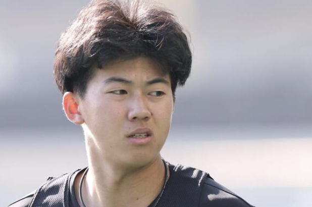 立石正広、DeNA度会(2025)率.255 本3 打点24 OPS .633は超えてほしい