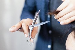 「セルフカット」←これを身に付けるだけで、美容院代が年10万浮く事実wwwwwww