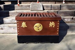 神社「お賽銭に一円玉を入れられると処分するのに赤字になる」←これ