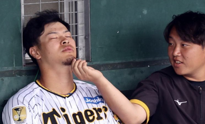 ファン『佐藤輝明は口髭を生やし始めてからおかしくなった』