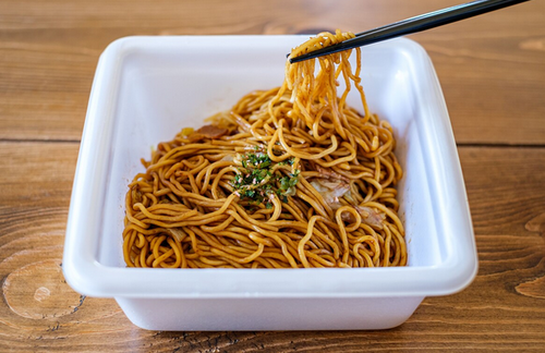 【カップ麺】「一平ちゃん」でも「U.F.O.」「ペヤング」でもなく…カップ焼きそば市場の知られざる“ナンバーワンヒット商品”とは？