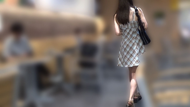 【ミニスカ彼女】デート中にしつこく呼び出して反応を見る！！