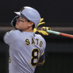 来年FA宣言したら『ポス確約の2年契約』で争奪戦が起きるのが目に見えるから佐藤輝明の方が立場が強いよな