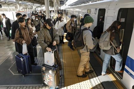 「金払って指定席。誰が来ても譲る必要ない」。失われる日本人の美徳。一昔前の日本人なら有り得ない