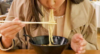 【テレビ】「麺類は音を立ててススる?ススらない?」で大人世代と若者が大論争!若い世代はススる音が不快?