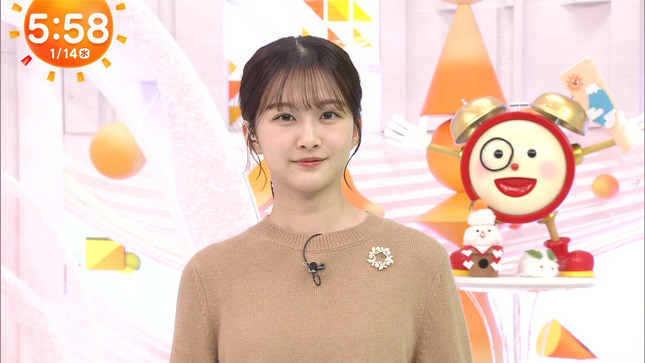 原田葵アナ　ニットの胸元！！