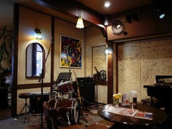 【悲報】ジャズ、こんなに人気ジャンルなのに有名曲が「枯葉」しかない