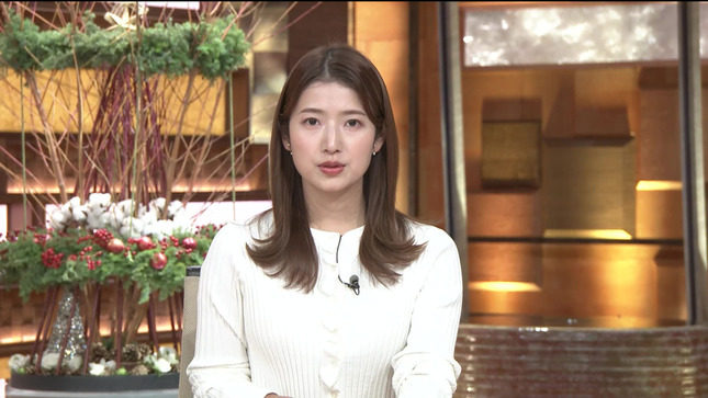 安藤萌々アナ　白ニットの豊乳！！【GIF動画あり】