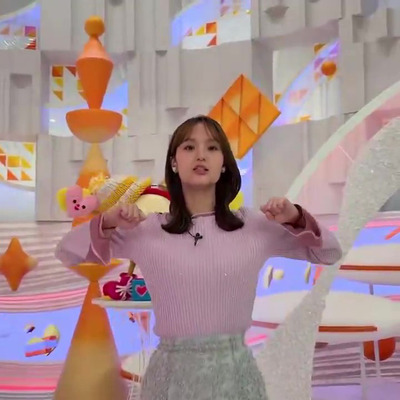 井上清華アナ　胸元強調エクササイズ！！【GIF動画あり】