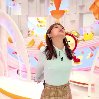 井上清華アナ　放送終了後も、胸を突き出すエクササイズ！！【GIF動画あり】