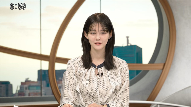 中原みなみアナ　セクシーな胸元！！