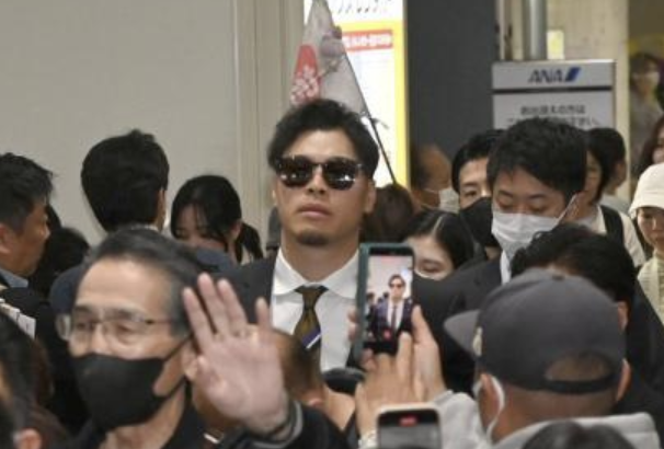 佐藤輝明、ハリウッドスターみたいになるwwwwwwwww