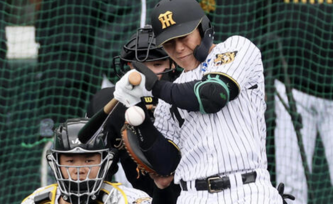 昨日死球を受けた豊田寛さん、練習メニュー表に名前なし